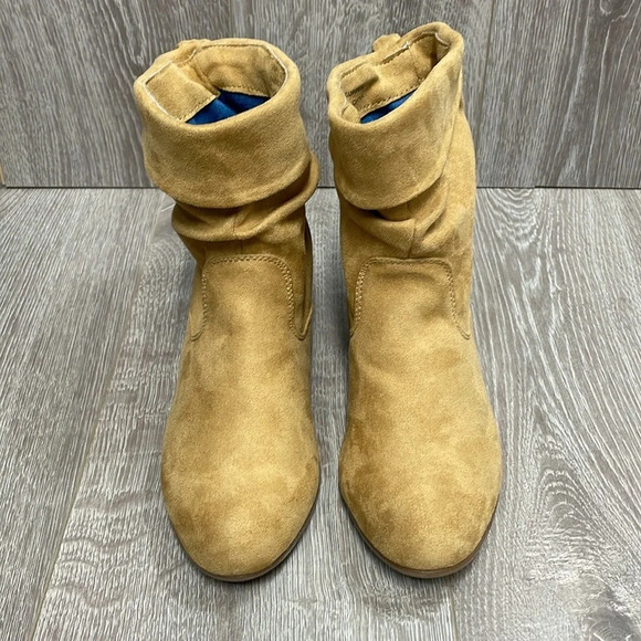 Dolce By Mojo Moxy Faux Suede Slouch Ankle Boots Heeled Camel 9 - Picture 2 of 16
